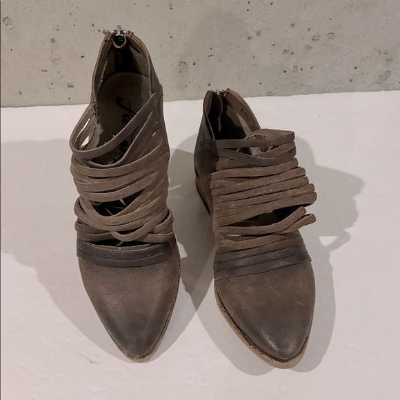 Free People Lost Valley Brown Distressed Leather Ankle Bootie Size EU 37 - Picture 3 of 8